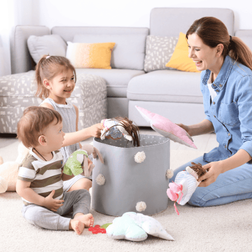 kids and mom picking up